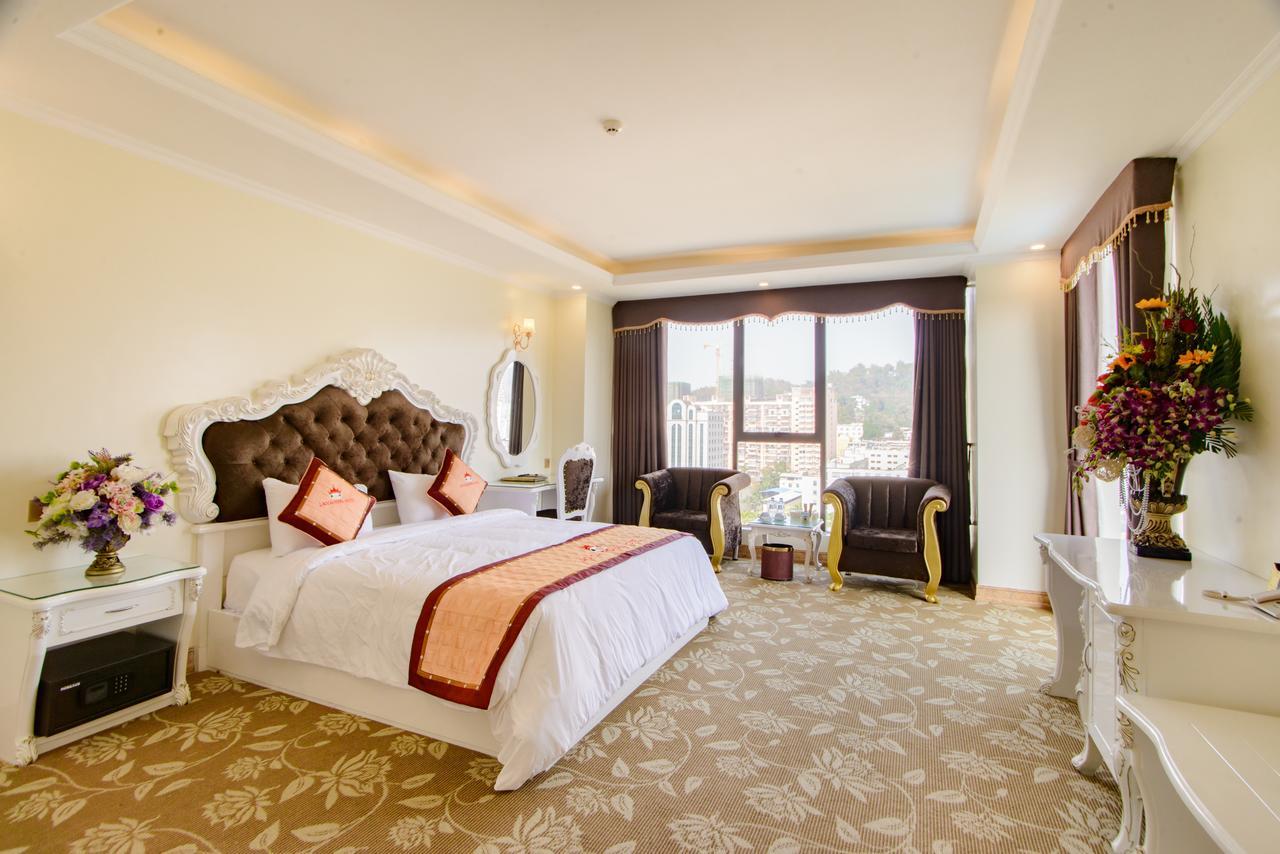 Lao Cai Royal Hotel Buitenkant foto