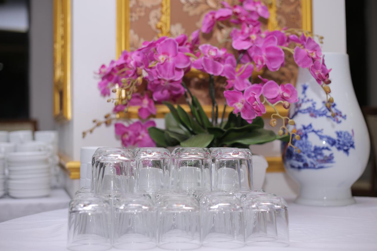 Lao Cai Royal Hotel Buitenkant foto